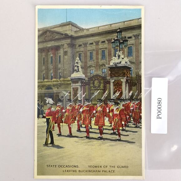 Vintage 1940s Postcard Yeomen of the Guard Buckingham Palace London England UK - Picture 1 of 2